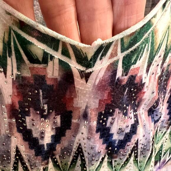 Chico's Women's Multicolor Geometric V- Neck Short Sleeve Blouse Tops Size 2 - Picture 3 of 13